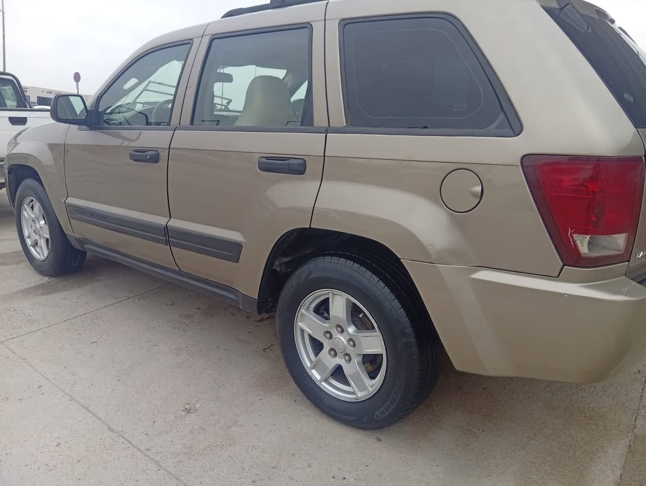 جێبی لاریدۆ مۆدێل 2006 بێ دەعم و بێ لێدراو سەیارەکەبێ مەسروفەماڵی دۆستە  سیعری 75 گەڵاو معامەلەیەکی کەم  بۆپەیوەندی 
 ***********
   ***********
