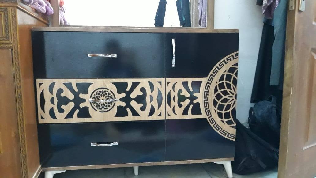 سلام عليكم عندي غرفه هيه وملحقات والميز بدون كنتور رايدها ٢٠٠ وبيه مجال عنوان بغداد البلديات المضمار  ***********
