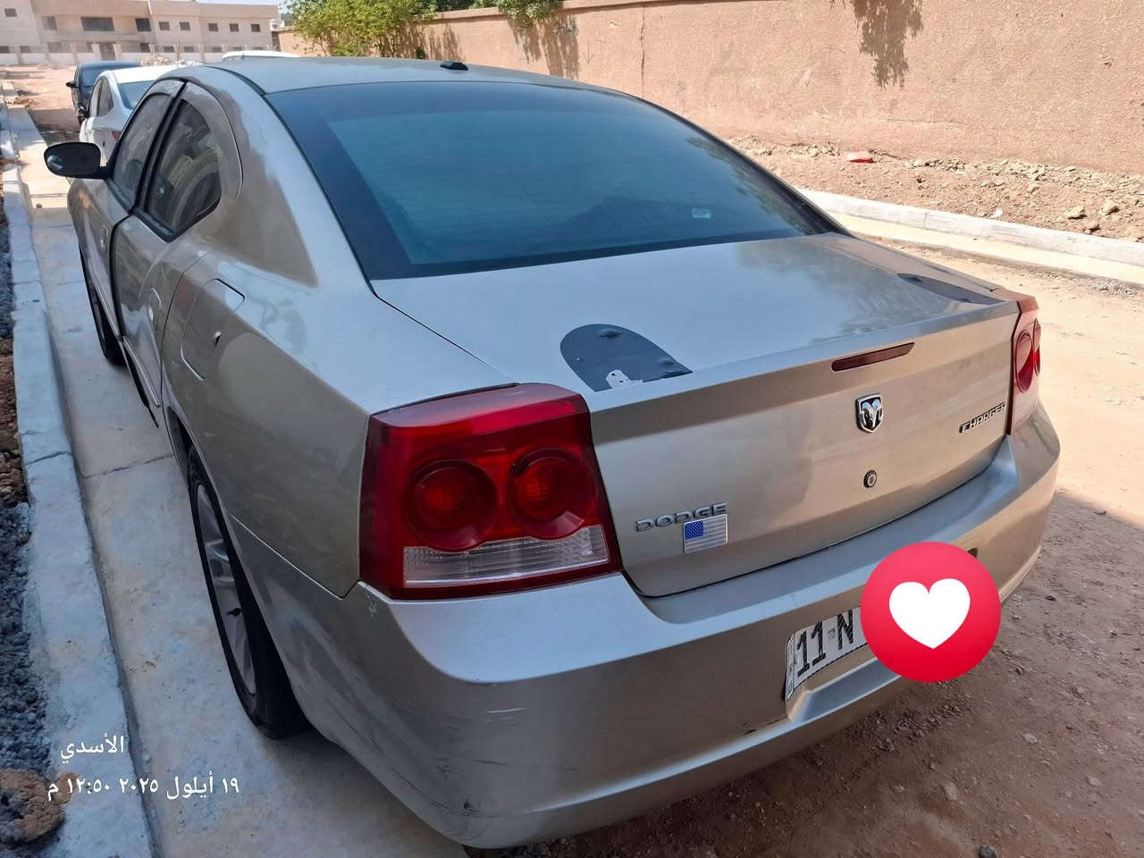 جارجر ٢٠٠٩ لون ذهبي بلادي رقم بغداد الجديد بأسمي بدون حادث صبغ حزام فقط للجمالية تبريد تدفئه كله شغال كشن السايق كهربائي داخله كله نظيف مكاني الحلة سعره ١٠٥$ بيه مجال للطيبين 
***********
