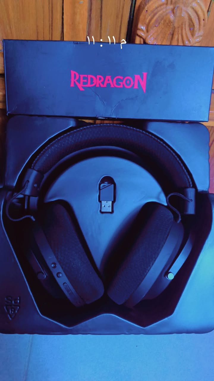 هذه سماعة ألعاب لاسلكية من طراز Redragon Arrow Pro Carbon H858
تدعم السماعة ثلاثة أوضاع للتوصيل وهي 2.4 جيجاهرتز اللاسلكي، وبلوتوث، وسلكي عبر USB 
تقنية الصوت المحيطي
اني شتريت 95 الف
قيم وأخذ 
مدينة الصدر 
***********
