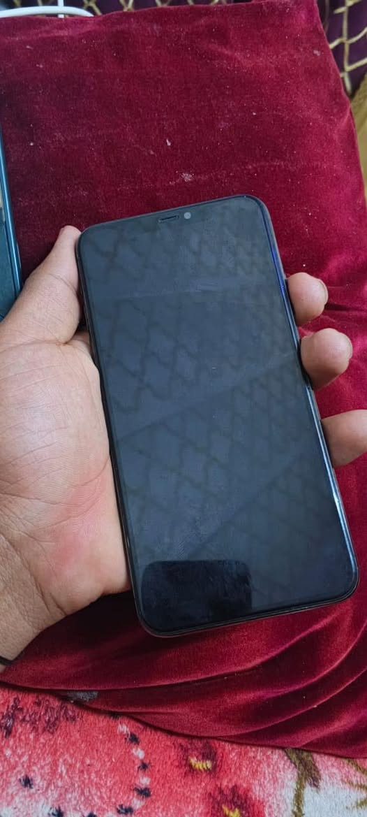 ايفون 11برو ماكس بطاريه ١٠٠مبدله ومبدل شاشه ٣خيارت جهاز نضيف صراف شحن كلش حلو شعندك مراوس نزل جماعت التكنو ول انفنكس تعذروني ماراوس ***********وتساب
