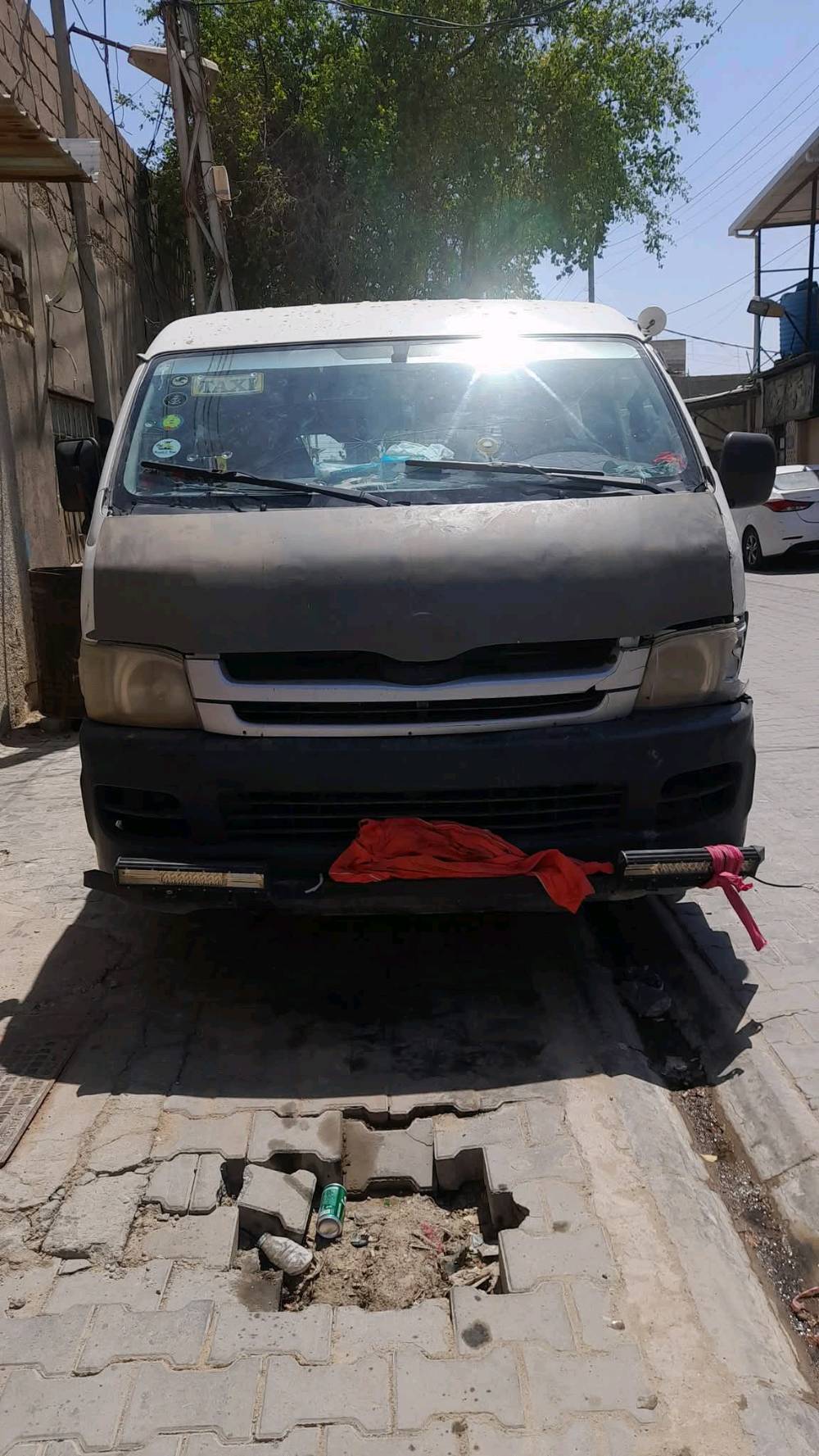 العرض متوفر فان تويوتا هايس بحالة جيدة، لون أبيض ومناسب للاستخدام كوسيلة نقل مدرسية أو نقل عام. الفان يحتوي على مقاعد مريحة ومساحة داخلية واسعة تلبي احتياجات المستخدمين. السعر منافس والجودة مضمونة لمن يبحث عن وسيلة نقل عملية وموثوقة.