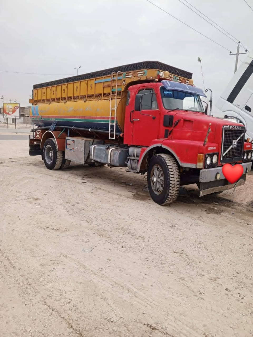 السلام عليكم سيارة البيع موديل 88 مكفوله كفاله عامه محرك كير شاصي تانكي جديد تفصال موصل. 
الاستفسار اتصال على الرقم ***********
