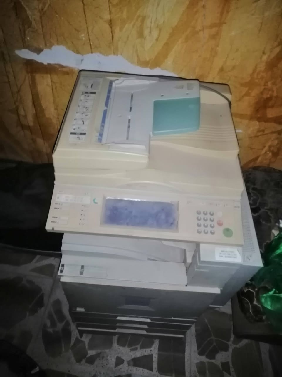 للبيع ماكينة تصوير Ricoh أصلية
ماكينة تصوير بحالة جيدة، مناسبة للمكاتب، المدارس، والمراكز الخدمية.
تدعم أحجام الورق A3 / A4 مع عدة أدراج للورق لسهولة وسرعة العمل.
عملية واعتمادية، وتتحمل ضغط الشغل اليومي.
المواصفات:
ماركة: Ricoh
تصوير أبيض وأسود
أحجام الورق: A3 – A4
عدة أدراج للورق
سهلة الاستخدام والصيانة
📍 الحالة: مستعملة ونظيفة
💰 السعر: 250 وبيها مجال 
📞 للاستفسار: ***********
