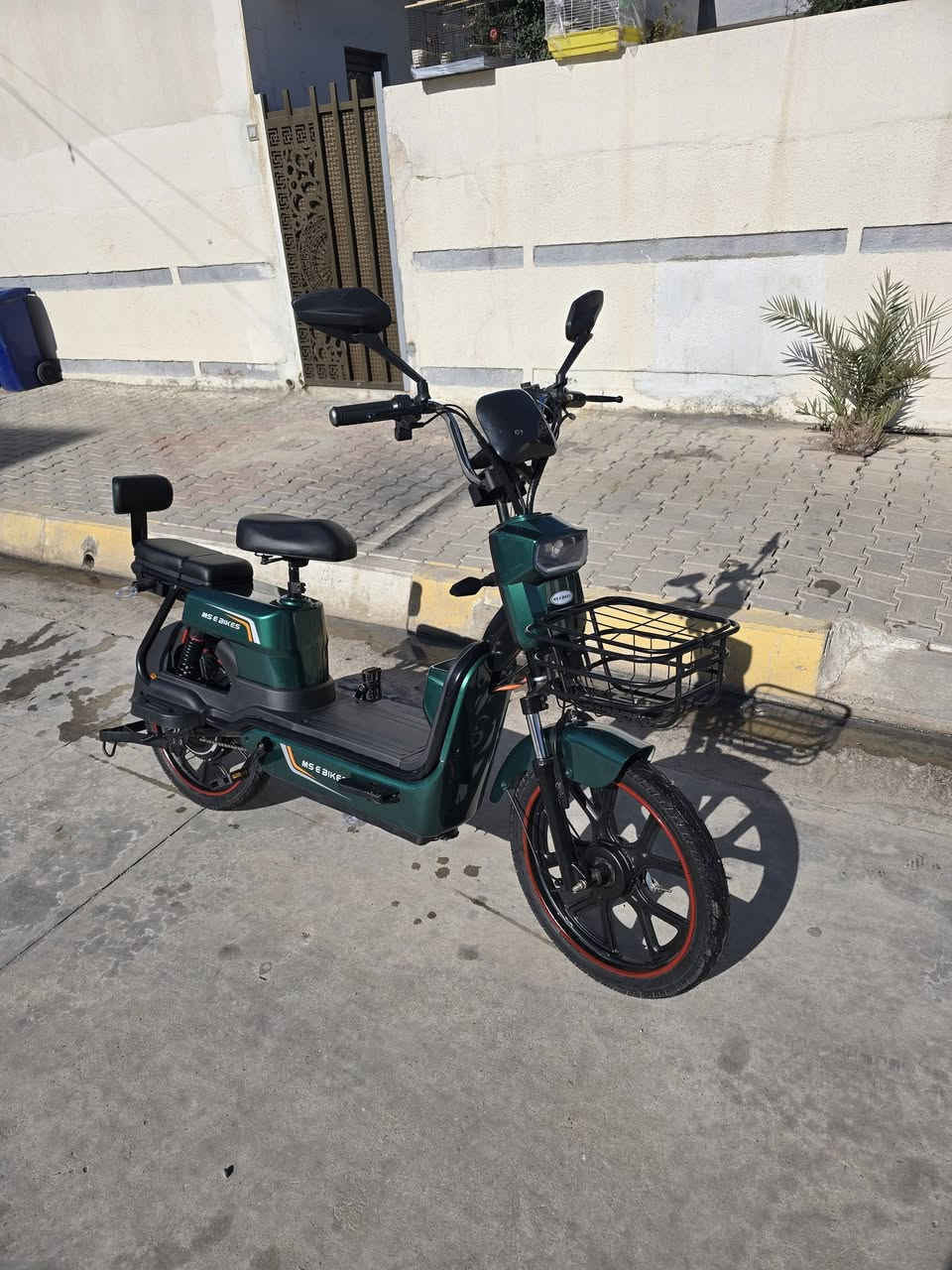 بايسكل شحن للبيع صارلها أسبوعين مشتغل مستخدم وجديد مابي اي عيب وسعرها 380
الرقم الموبايل ***********
