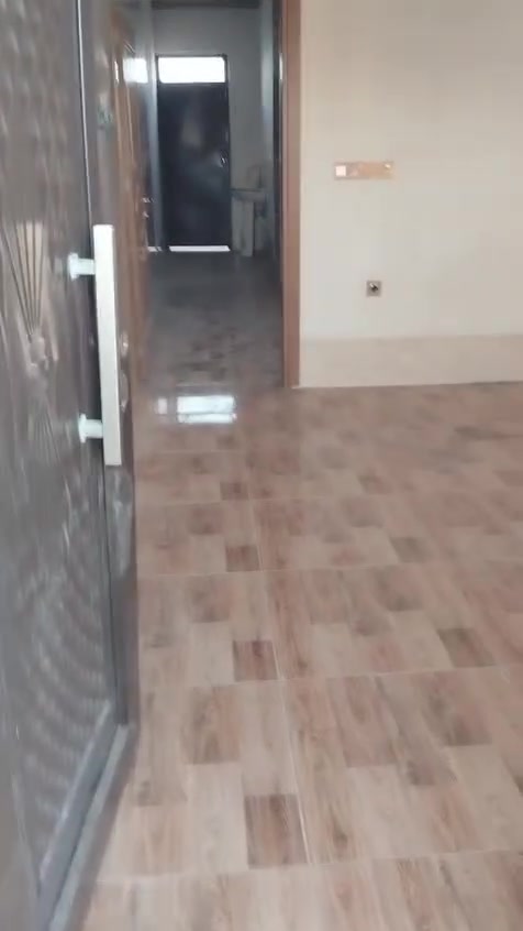بيت للايجار ١٠٠متر طابقين معزول درج خارجي  فول سيراميك وسقف ثانوي  كراج سيارة صحيات خارجي وداخلي.. كهرباء مولد موجود... الأيجار ٤٠٠الف.. 
العنوان. القادسية الثانية.. تقاطع ابوخطاب..للمعلومات الاتصال على الرقم ***********
