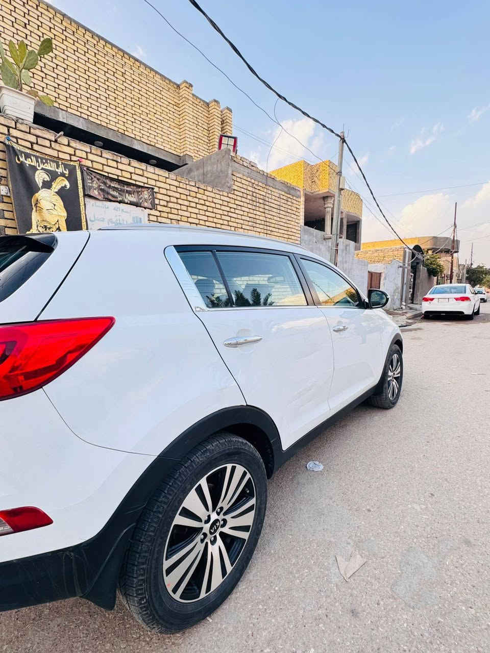 سبورتج ٢٠١٥ خليجي
مكفوله كفالة عامه... 
رقم ذي قار 
 محرك2000ع وضع شركه 
ماشيه 180  
مواصفات 
تحكمات ستيرن 
شاشه كامره 
حساسات لد نهاري سياره جاهزه 
سياره جديده جدا سعرها معقول بالعافيه ع الياخذها 

العنوان ذي قار الناصريه مدينه الصدر
رقم صاحب السياره 
***********
السعر :: 165
