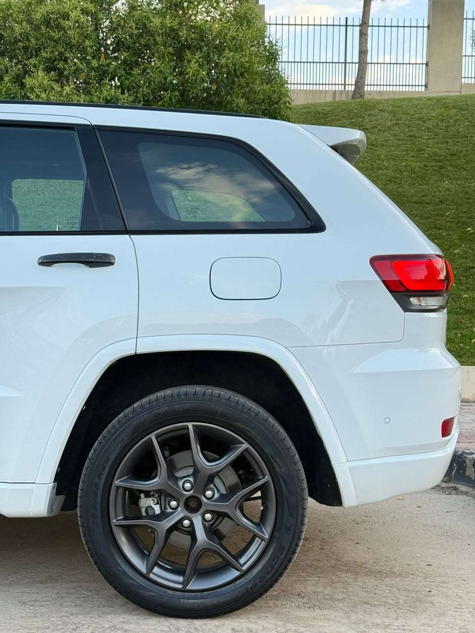 السلام  عليكم ورحمة الله وبركاته
‏‎‏‎       ——— لـلـبـيع  ———

جيب گراند شيروكي - Jeep Grand Cherokee

‏‎‏‎وراد خليجي .     —    بدون ايرباك 

‏‎‏‎الموديل           —    2021

فئة.                 —   80th استيراد شركة هارلم 

حجم المكينه   —     3600/ V6

‏‎‏‎اللون               —     ابيض     

‏‎‏‎المسافه المقطوعه — 95.000mi

‏‎‏‎حاله السياره.    —    ( كفاله عامه  ) (بدون صبغ بدون تبديل)

‏‎‏‎المواصفات 
‏‎‏‎- بصمة تشغيل 
‏‎‏‎- بصمة أبواب 
‏‎‏‎-تشغيل عن بعد 
‏‎‏‎-ترحيب عند الاقتراب 
-رادار امامي 
-رادار جانبي 
-رادار خلفي 
-تحديد مسار 
-تنبيه قبل الاصطدام 
‏‎‏‎-كشنات جلد 
-كشنات احمر مختمه 80th
- شاشه ديجتال 
-ستيرن كهربائي 
-اناره محيطيه 
-اشاره بالمرايه 
-حساس امامي خلفي 
-بردات خلفيه ‏‎
‏‎‏‎-شاشه كبيره تدعم نظام الأبل كار باي ونظام الاندرويد
-شاشه عداد ديجتال
-فتحت سقف بانوراما 
‏‎-دبل اكسل 
‏‎-اوتو ستوب
‏‎-وضعيات قياده 
‏‎‏‎-كشنات تدفئة ( اماميه - خلفيه ) 
-كشن السايق خزن ميمور
-كشنات اماميه تبريد 
-ستيرن تدفئة
‏‎‏‎- ستيرن بحركه كهربائيه 
‏‎‏‎- تبريد مركزي 
‏‎‏‎- بگ لايت LED 
‏‎-صندوق كهربائي 
‏‎‏‎-كرسي السايق والراكب بحركة كهربائيه 
‏‎‏‎-تحكم ستيرن جهتين 
‏‎‏‎-تحديد سرعه 
‏‎‏‎-مانع انزلاق 
‏‎‏‎-ليد نهاري
‏‎‏‎-كامره خلفيه دواره 
‏‎‏‎باقي المواصفات المعروفه 

‏‎‏‎السعر            — اكتب تم ويوصلك السعر  مباشر 

‏‎‏‎رقم السياره    — السليمانيه   

‏‎‏‎موقع  السياره — السليمانية
الاستفسار _ *********** واتساب
