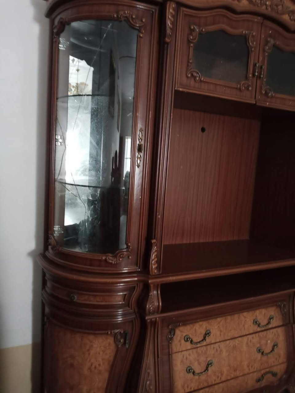 معرض للبيع ماليزي نظيف كلش العرض مترين والارتفاع مرتين ونص سعره مالته الاتصال ع الرقم
***********
مكلف بالنشر
