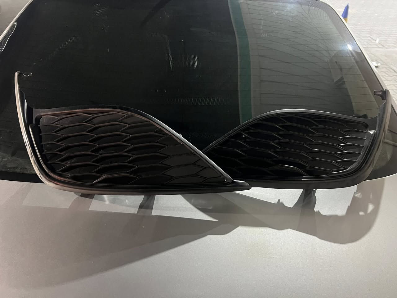 سلام عليكم
اغراض كامري موديل ٢٠٢٢ امريكي SE تفصيخ فاتحهن من سيارتي.
سطابات خلفيه ٤ قطع 
فسفورات دعاميه خلفيه
غلاف كشافات امامي 

اصلي اصلي اصلي مو تجاري فاتحهن من سيارتي شاد ليد 

السعر ٦٥٠  الف مكاني بصره  
*********** واتساب اتصال
