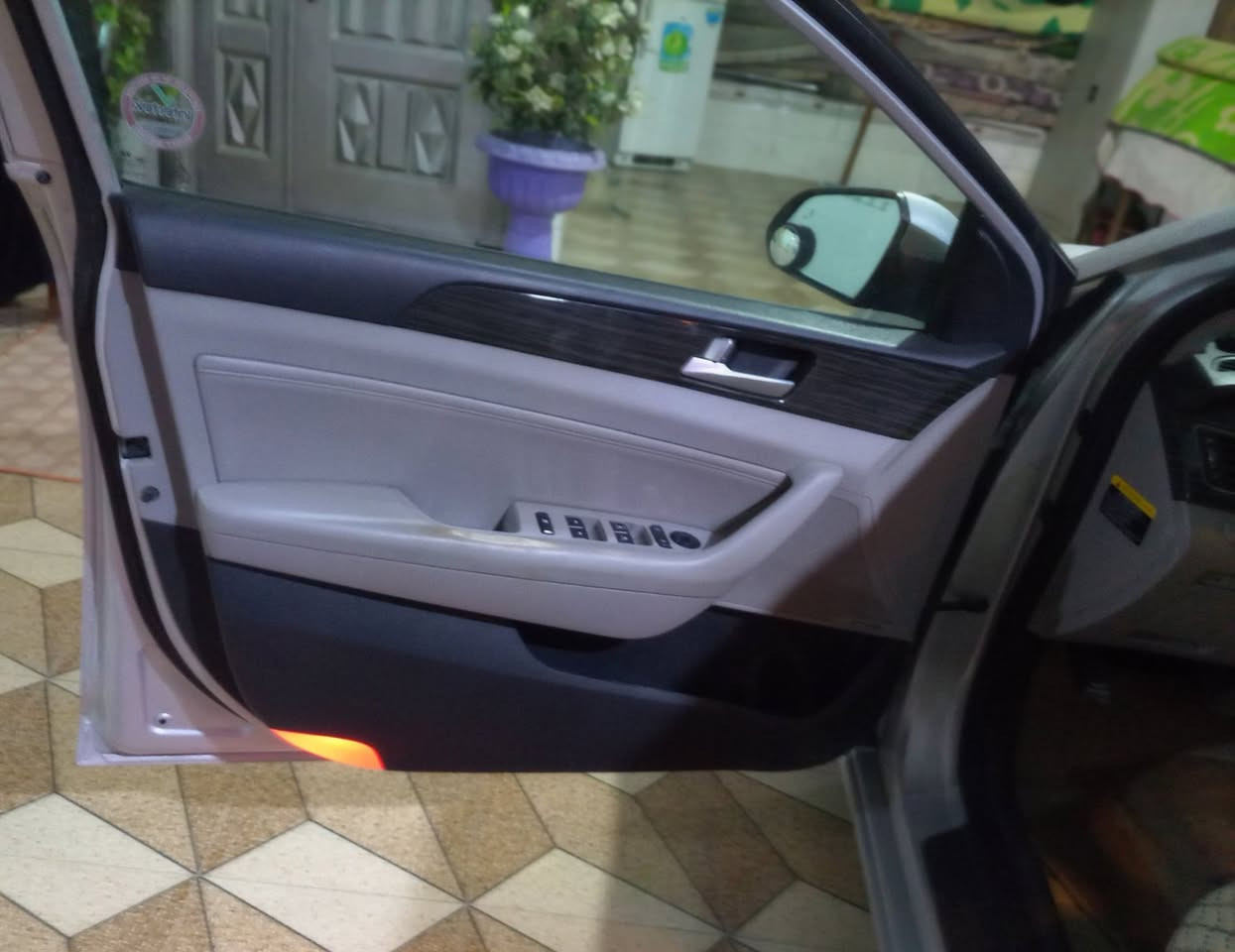 سيارة سوناتا مديل 2015 لون سلفري السيارة بأسم مكفوله ماعدا الدعامية وبنيد بيه صبغ  محرك تيربو جي دي اي رقم انكليزي مكاني البصرة ابو صخير .. 15 رمضان .. ***********
*********** البصرة, العراق
