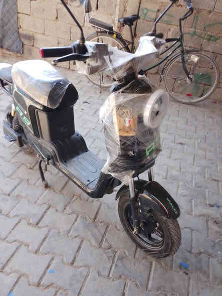 الدراجه للبيع 350وبيهه مجال
بطاريات جدد تفحص وشوف 
كهربائي كله شقاله افحص
بلوتوث بك كله جدد افحص
كفرات كله جدد بيه شخوط كم واحد
جاملق خلفي طاق بس مابي شئ قليل
الكيج كله شقاله دبل شاره جدد شقاله
العنوان المحموديه ناحيت الرشيد 
***********
