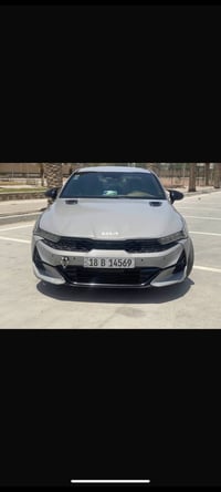 اسلام عليكم k5 2022 جي تي لاين سياره موشومه ونظيفة بس عايزه برمجة تبرم...