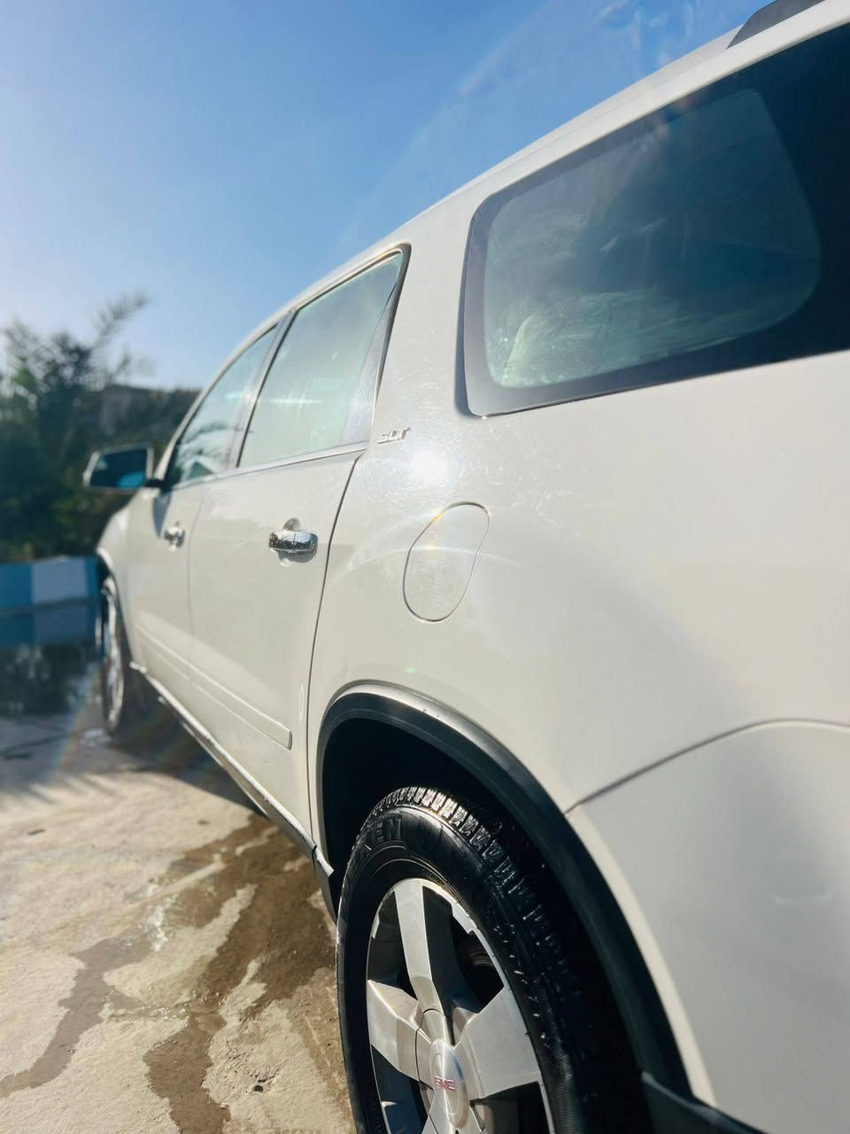 السلام عليكم اخوان سيارة جمسي فول مواصفات موديل 13 أدوات بدون كص
بانوراما 
تحكم ستيرن
تشغيل عن بعد 
7راكب مدوشمه كامل 
داخل لون بيجي 
مثبت سرعة 
تحديد مسار 
صدر تايرات كلهه جديده 
كير محرك شرط
شفتات كير
محرك 3.6 (6سلندر)
شاشا +كامره+جي بي اس 
صندوك شفط 
السعر المطلوب 60وبيه مجال مكان السيارة الشرقاط 

*********** مراوس أوباما جارجر فقط تحياتي لكم
