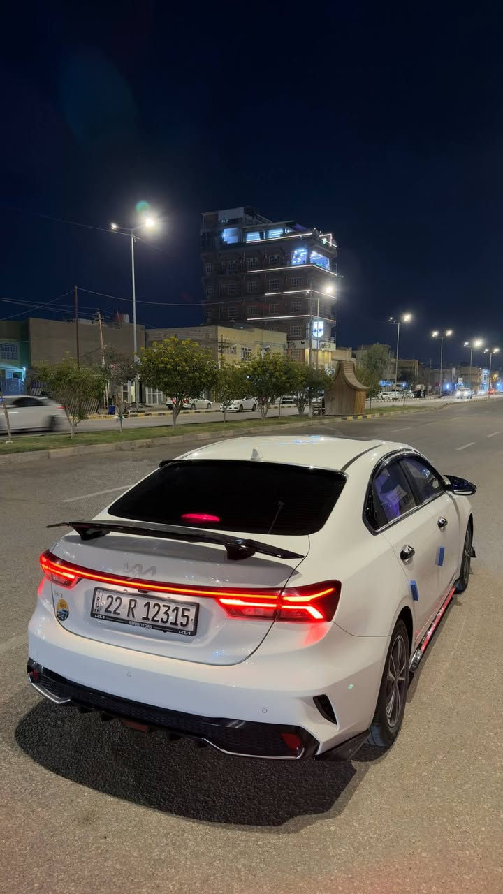 السلام عليكم k3 للبيع موديل 2024
🚘 موديل: 2024
⚙️ محرك: 1.5 لتر (115 حصان)
🔄 ناقل حركة: CVT أوتوماتيك
⛽ اقتصادية جدًا في استهلاك الوقود

المواصفات:
✅ شاشة 10.25 إنش
✅ عدادات رقمية
✅ تشغيل بصمة ودخول ذكي
✅ فتحة سقف
✅ كاميرا خلفية
✅ حساسات خلفية ومامية + كامره خلفية
✅ مكيف أوتوماتيك
✅ مقاعد جلد
✅ جنوط ألمنيوم
✅ نظام الثبات الإلكتروني (ESC) وABS
✅ 6 وسائد هوائية
السياره علية اضافات (لدات كاملة داخل سياره+سبايدر خلفي +مري باتمان + مطريات +لحية امامية وجوانب وخلفية+غطة بانزين اسود +مسكه ابواب سود)

📞 للاستفسار والتواصل: (***********)
💰 السعر: (142)
مكاني النجف

