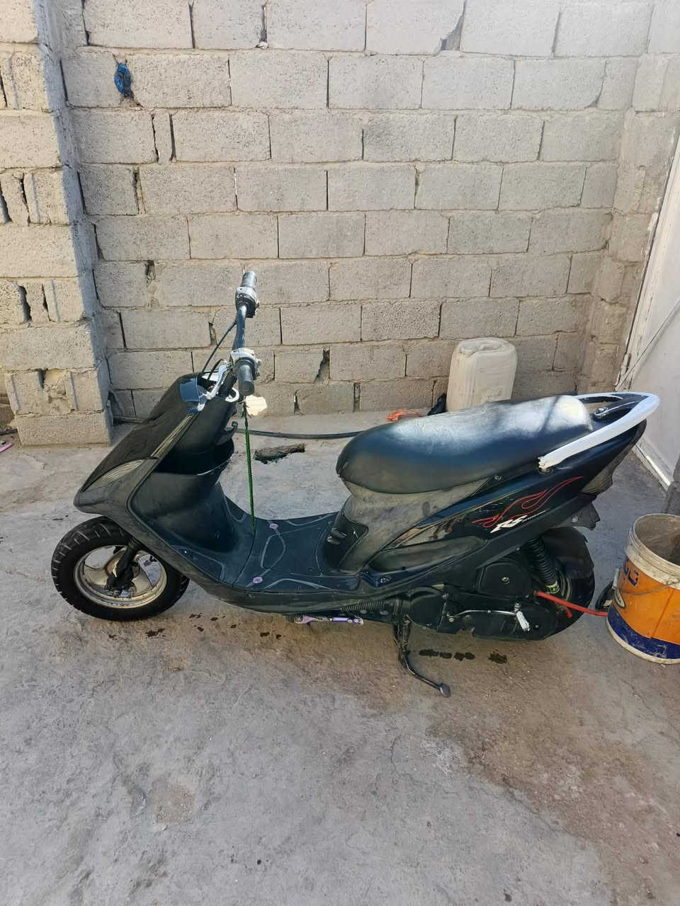 سلام عليكم ماكس عدلة بوشة ٥٥ مكينة ناعمة شلعة ومعدل لاتبخير لاتنقيص لانضوح تجي وتفحص دراجة غراضة كاملة مابيها نقص كلشي شغال  (مكلف بلنشر) السعر ٤٥٠ بيهاا مجال ‏‪0775 890 2436‬‏
