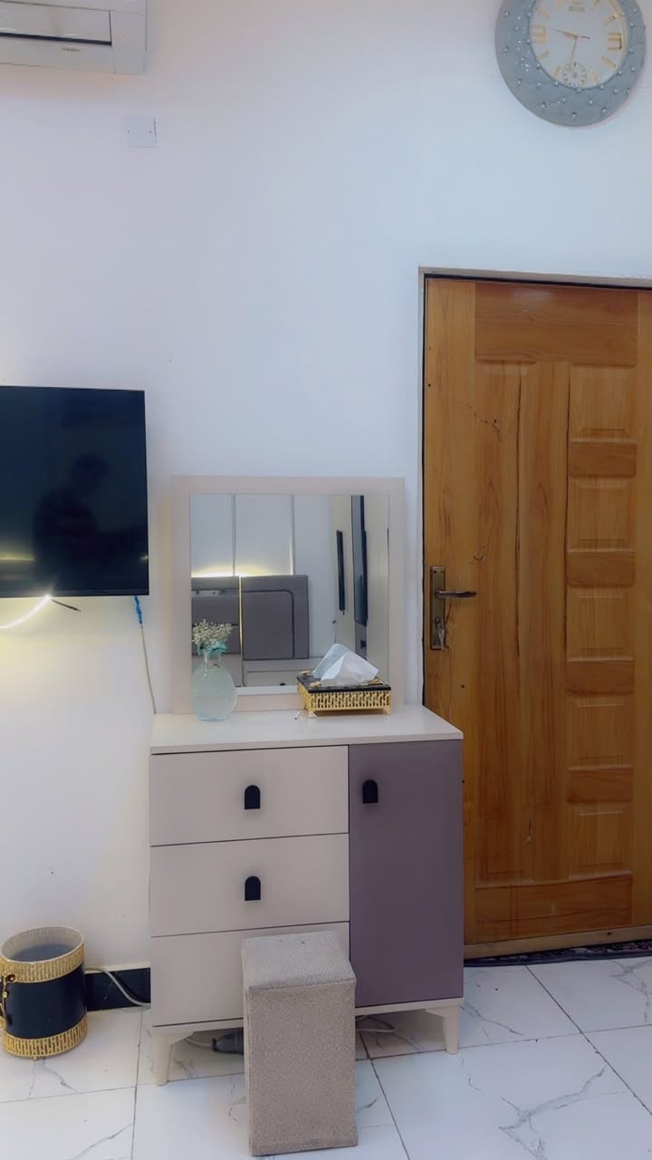 سلام عليكم غرفه تركيه 8 قطع للبيع ستخدام شهر نضافه 100/100 امانة الله دوشك مخال عليه مكاني مدينة الصدر سعر 700 الف رقمي ***********
