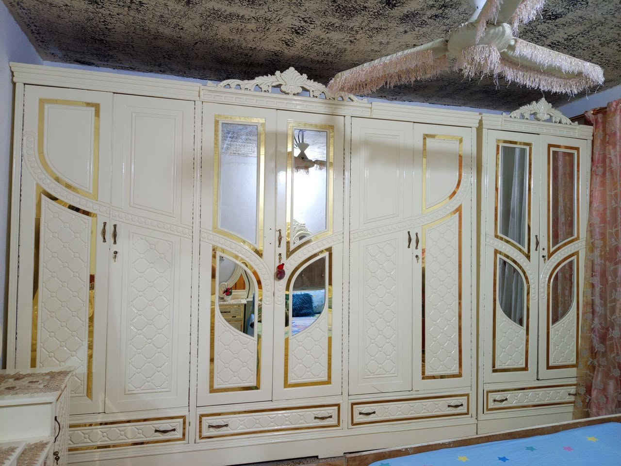 سلام عليكم غرف نوم نضيفه كلش حلوه خت جديده مكان بغداد بوب شام سعر ١١٠٠ بيه مجال بصيط  رقم ‏‪***********‬‏ بي وتساب وتصال
