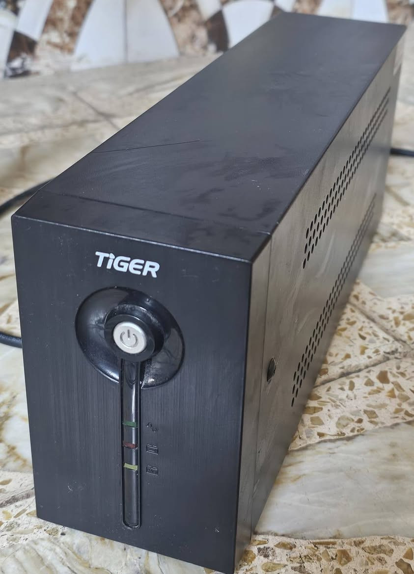 السلام عليكم اكس بوكس وان اس مستخدم شهرين ما مفتوح نضيف بنسبه 95 نسخه 512 GB وياه هارد 1 تيره و يدتين كيم سير و يوبي اس وقرص روكت ليك سعره 350 الف وبيه مجال ***********
