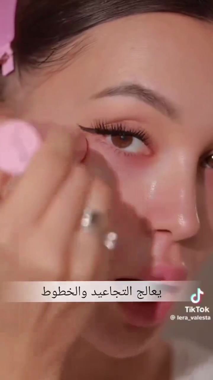 مرطب ستيك كاهي الكوري ✨
ترطيب وعناية سريعة للوجه والعين والرقبة، يساعد على نعومة البشرة وتقليل الجفاف والخطوط الرفيعة، وحجمه عملي تقدرين تستخدمينه بأي وقت 🌸
مكوناته الغنية:
• الكولاجين لشد وترطيب البشرة
• زيت السلمون لتغذية ولمعان صحي
• الهيالورونيك أسيد لترطيب عميق
• زيوت طبيعية تساعد على نعومة البشرة
مناسب لكل أنواع البشرة ويعطي إشراقة ولمعة طبيعية مع الاستخدام 💖
متوفرة خدمه توصيل داخل السعدية والمحافظات كافة


**إذا كنت صاحب هذا الإعلان وتريد حذفه لأي سبب، رجاءا أرسل رسالة إلى الدعم الفني**