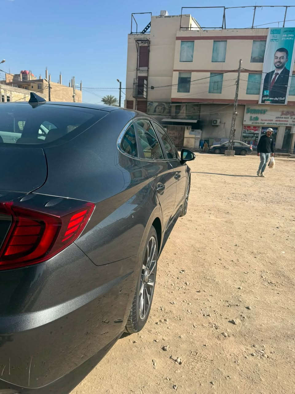 السلام عليكم 
سوناتا 2023 limited فول فول للاخير 
محرك : 1.6t تيربو اقتصادي واعتمادي
گير : 8سرعات DTC دبل كلج
ماشية ٤٨ الف كيلومتر وقابل للزيادة
الضرر قبق جنطة فقط ومبدل نفس لون اصلي بدون دواخل بدون ايرباك راسلني ارسلك تفاصيل
السيارة بدون اي نقوصات بدون مصرف جاهزة من كل النواحي وبدون اي مشاكل
مواصفات السيارة :
-لايت ليد وعدسات ٤ خاص بفئة الـ limited
-داخل مشمشي ومطعم باسود لون مميز 
-مقاعد كهرباء وميموري
-كراسي الامامية كهرباء
-مقاعد تدفئة وتبريد
مقاعد جلد نابا طبيعي- 
-تدفئة ستيرن 
-شفتات بالستيرن
-بانوراما 
-اضائة داخلية 64 لون متغير 
-شاشة ترفيهية كبيرة وازرار لمس
-عدادات شاشة الكتروني
-اربع وضعيات قيادة( sport-smart-normal-custom )
-شاحن وايرليس
-اوتو هولد 
-كامرات 360 درجة محيطية
-كامرات مع الاشارة 
-رادار جانبي ورادار خلفي ورادار امامي ومحافظة على المسار
-مثبت سرعة متفاعل
-داتا شو 
-تبريد قطعتين 
-شاشة تبريد وازرار خاصة للتحكم بالتبريد
-تشغيل عن بعد وتحريك السيارة عن طريق الريمونت 
-ويل حجم 18 سبورت
-نظام صوتي Bose محيطي 16سماعة
-اوتو هولد
-تنبيه تصادم
-فتح صندوق الجنطة تلقائي عندة الاقتراب 
-اوتو بارك
وهواي مواصفات بعد معروفة الاعلى فئة بالسوناتا 
السيارة مرقمة معوقين قادسية وكالة عامة
سعر السيارة ١٧٣وبيها مجال بسيط 
للتواصل خاص او على الرقم ***********
