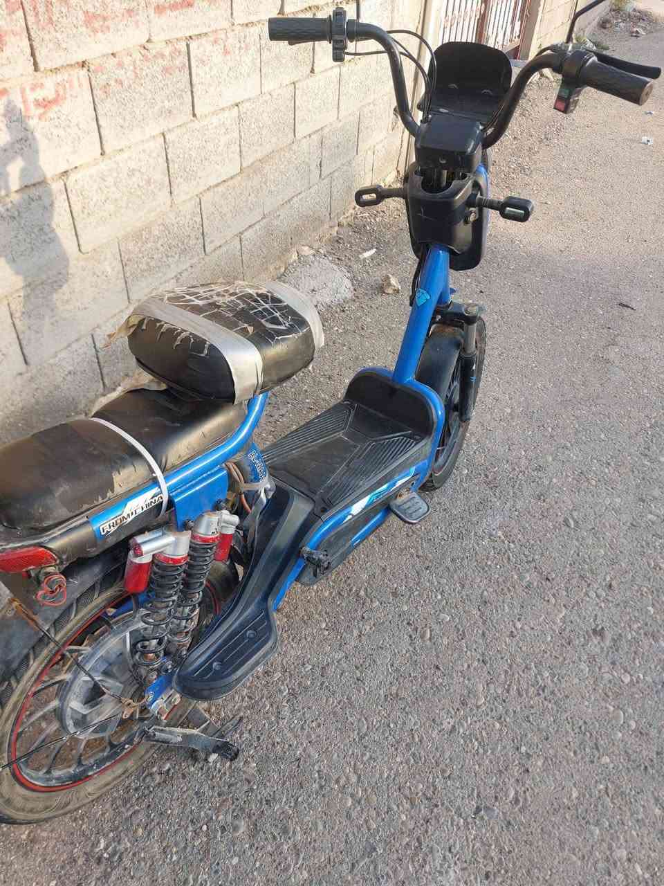 دراجه شحن للبيع نضافه مثل ما تشوفون و بطاريات جدد لدراجه نضيفه لسعر 250 الانتصال ***********
