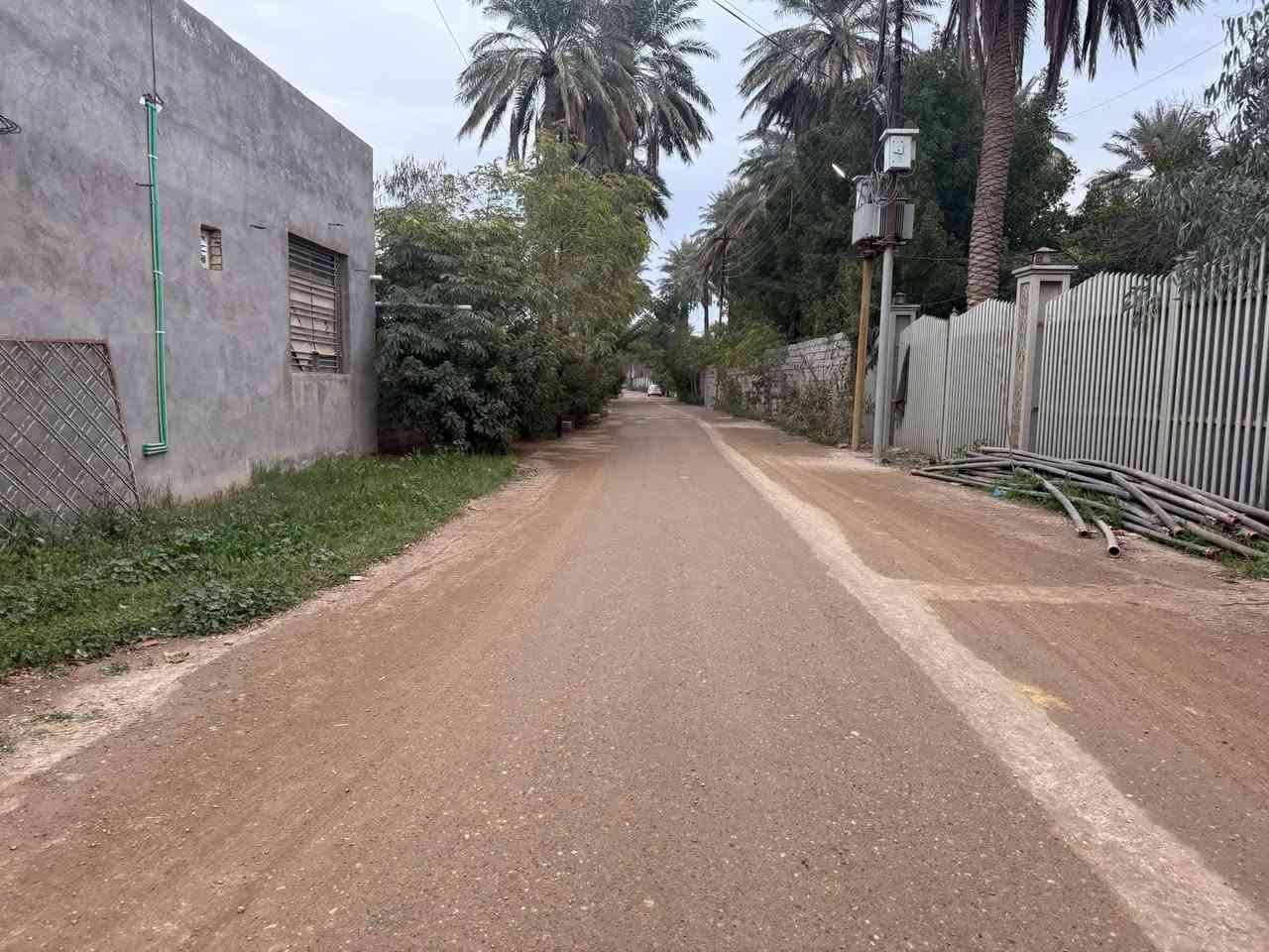 قطعة ارض مساحتها ٦٥ للبيع
الواجهة ٦ونص والنزال ١٠ 
شاطئ التاجي نزال سليم مجاور المزارع او (شارع الفلل)
مبني عليها بتلو كونكريت السعر 45 وبيها مجال 
 للاستفسار الاتصال على الرقم ***********
