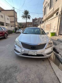 ازيرا ٢٠١٣ ماشيه ١٣٨ الف  كير مكينه بلادية بيها بارد بالجاملغ الخلفي ش...