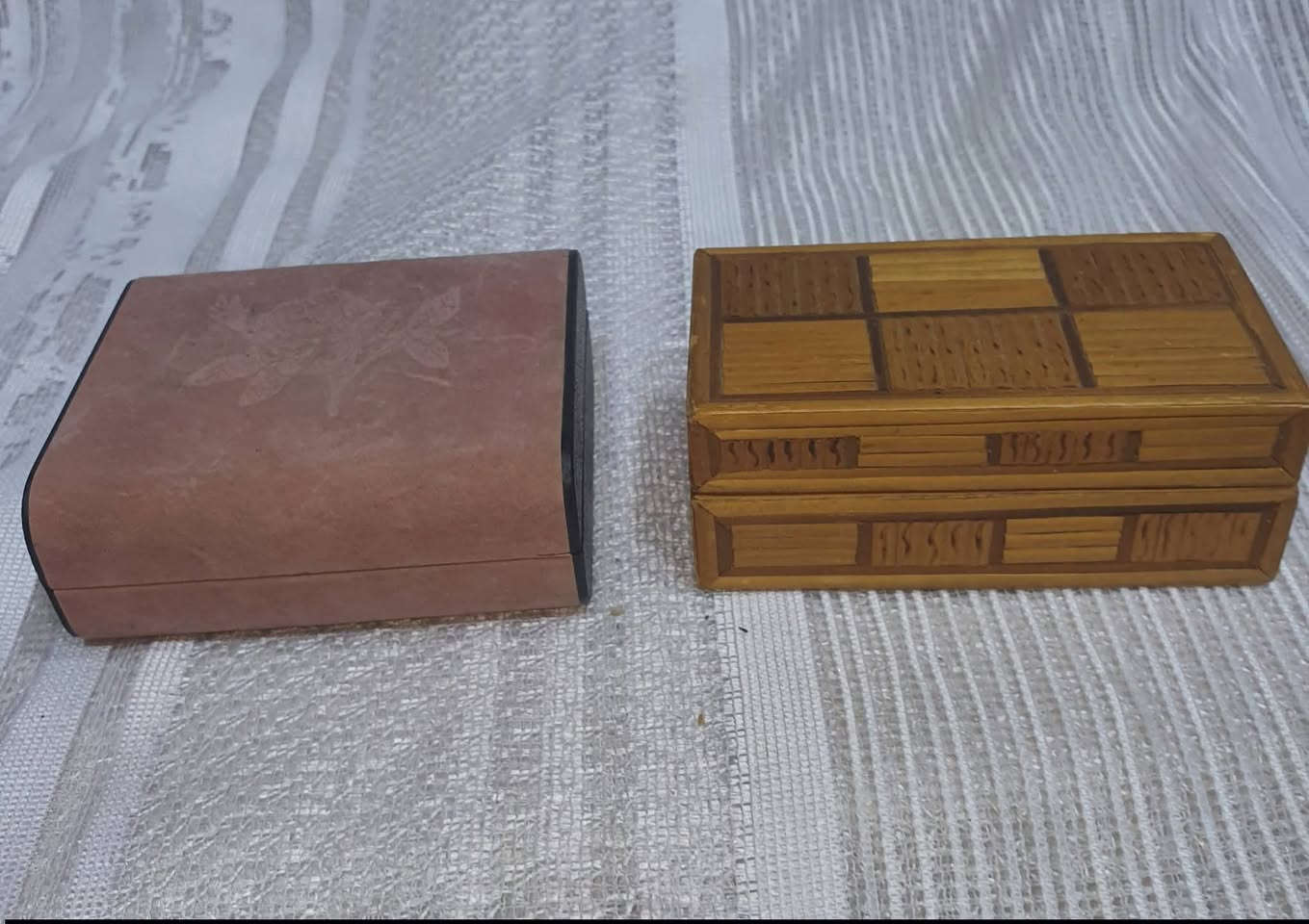 السلام عليكم عندي انتيكات قديمة للبيع
سيت نحاس و بارومتر وسيت فرش فيكتوري وصناديق 
وقوري ودمى خزفية
وعندي توصيل لكل المحافظات 5


**إذا كنت صاحب هذا الإعلان وتريد حذفه لأي سبب، رجاءا أرسل رسالة إلى الدعم الفني**