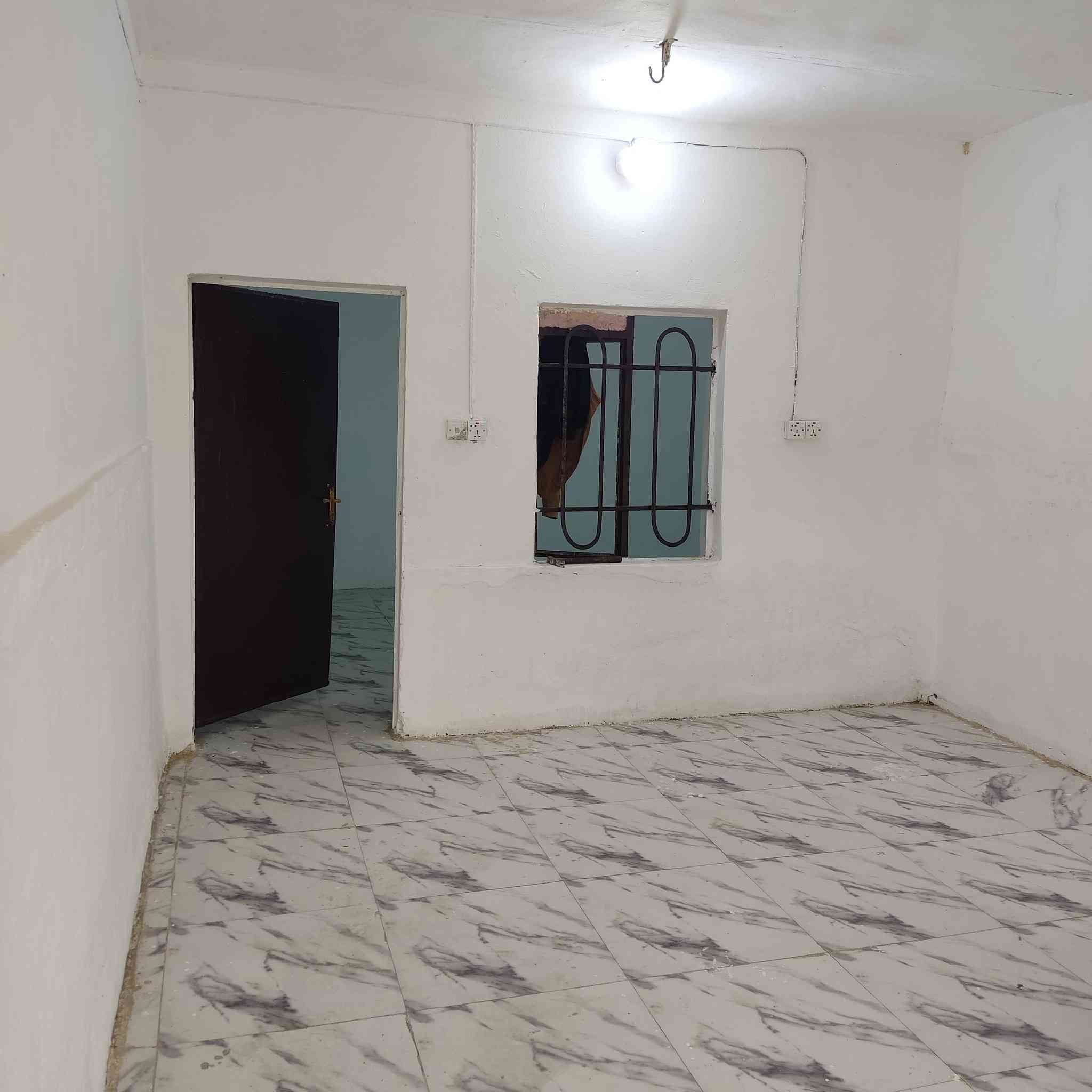 بيت للبيع..
المساحة/ 94 متر طابو صرف حر
الموقع/قرب گراج الملاحه الشارع الرئيسي المقابل گراج الديوانية بالضبط. 
البيت قديم وتم ترميمه حالياً جاهز للسكن. 
للإستفسار الإتصال *********** او واتساب على نفس الرقم.
