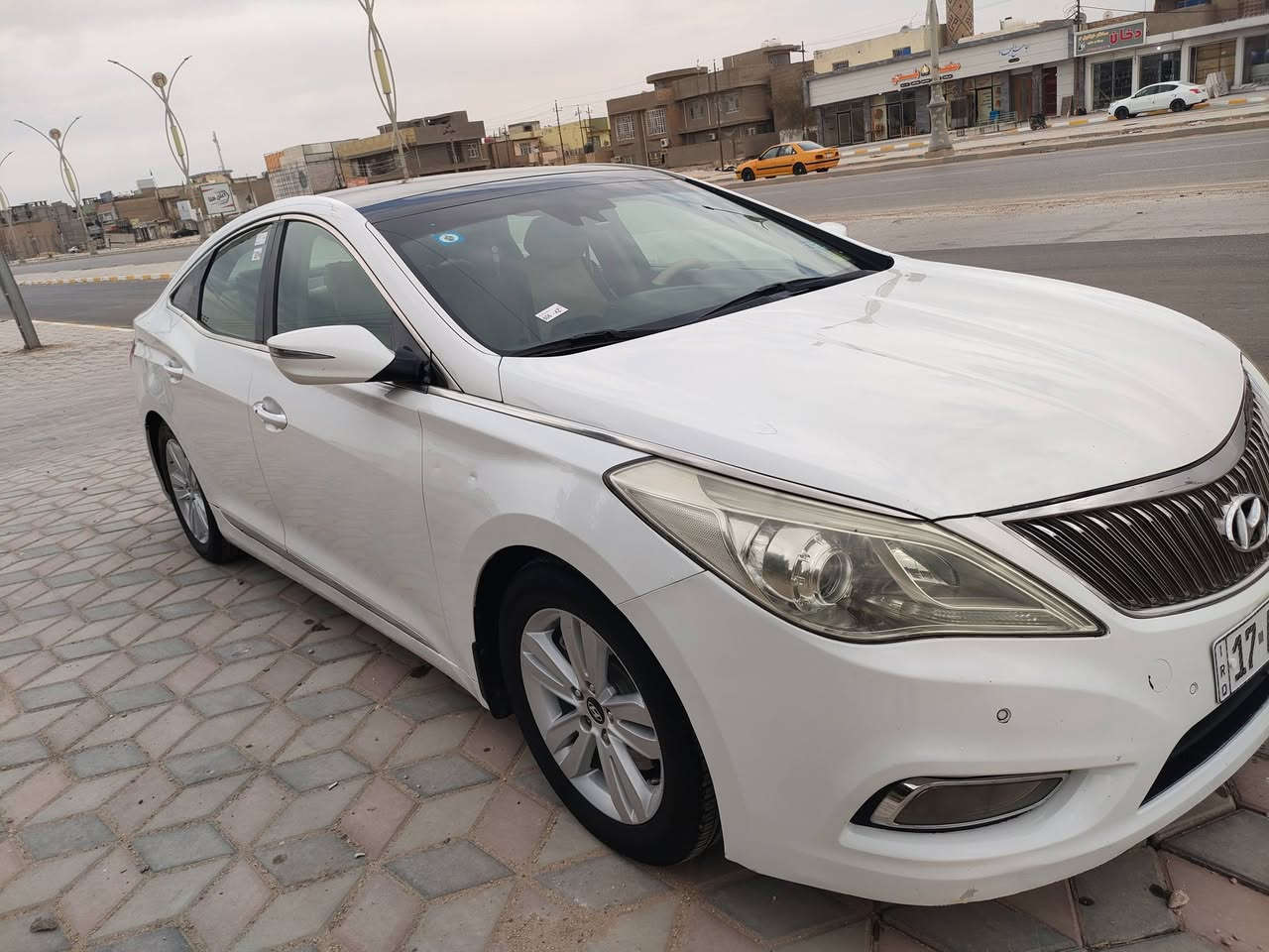 السلام عليكم
هونداي ازيرا موديل ٢٠١٥ فول مواصفات 
بصمه ابواب وتشغيل 
بانوراما طكتين 
كشنات جلد
تدفئه  كشنات
قطعتين تبريد 
تحكم كشنات منفصل بل ابواب 
برده خلفيه كهربائيه 
بردات جانبيه خلفيه 
مري شفط نظام ترحيب
مري قلاب..............
عنده تقرب اناره داخليه 
لدات خلفي 
حساس امامي خلفي 
لد مري جانبي 
حساس خلفي امامي 
يدات نيكل إشارات ترحيب جانبي 
دبل كزوو خلفي 
ويل كب 17 
حدادة جديدة وتخم تاير جديد 
محرك 3000 / 6V المرغوب 
السيارة رقم سماوة بأسمي سنوية لل٢٨ ومكان السيارة ديوانية 
وارد خليجي حادثها بالعراق جاملغ خلفي من جهة السائق مصلح ومصبوغ 
السعر 120 ورقة وبيها مجال
أو مراوس ب اوبتما 
للاتصال والاستفسار او مراسلتنا على واتساب 
‏‪***********‬‏
غير متواجد على الفيسبوك
