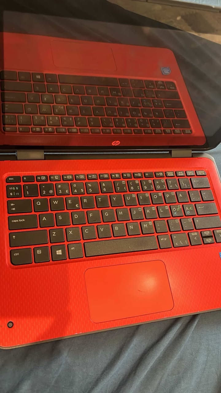 عندي هذا اللابتوب للبيع شاشته لمس وسعره 90 وهذا رقمي واتساب لليحب يستفسر ***********
