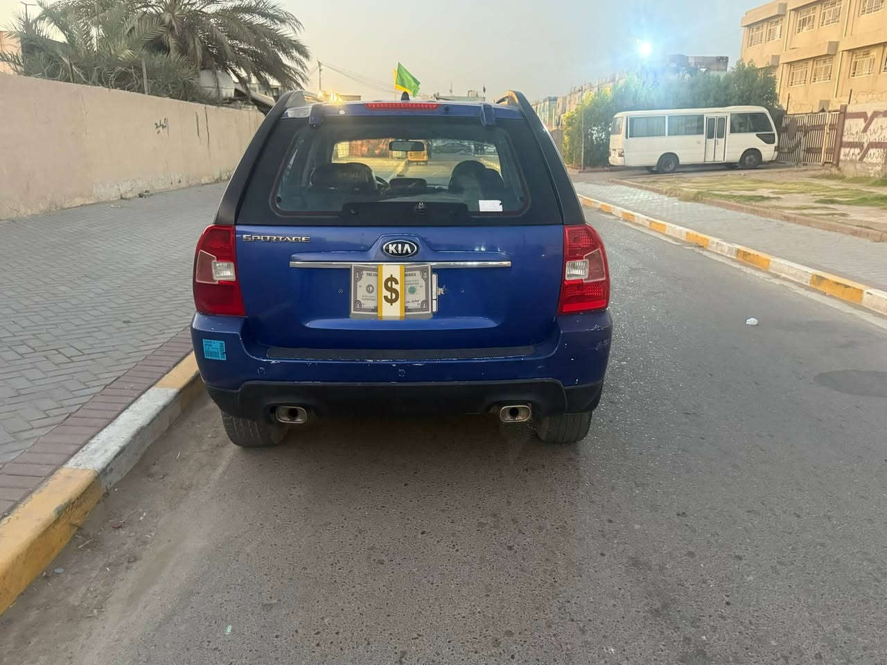 خليجي الحديد مكفول رقم بغداد الماني
مكينه 2000 دوش مبدله جديد 
منضومه التبريد كلهه جديده 
السونار وتفاصيل السياره مرفقه بالمنشور 
السعر النهائي 104 $  شده واربع ورقات  
مكان السياره بغداد قرب القناة 
الاتصال ***********
