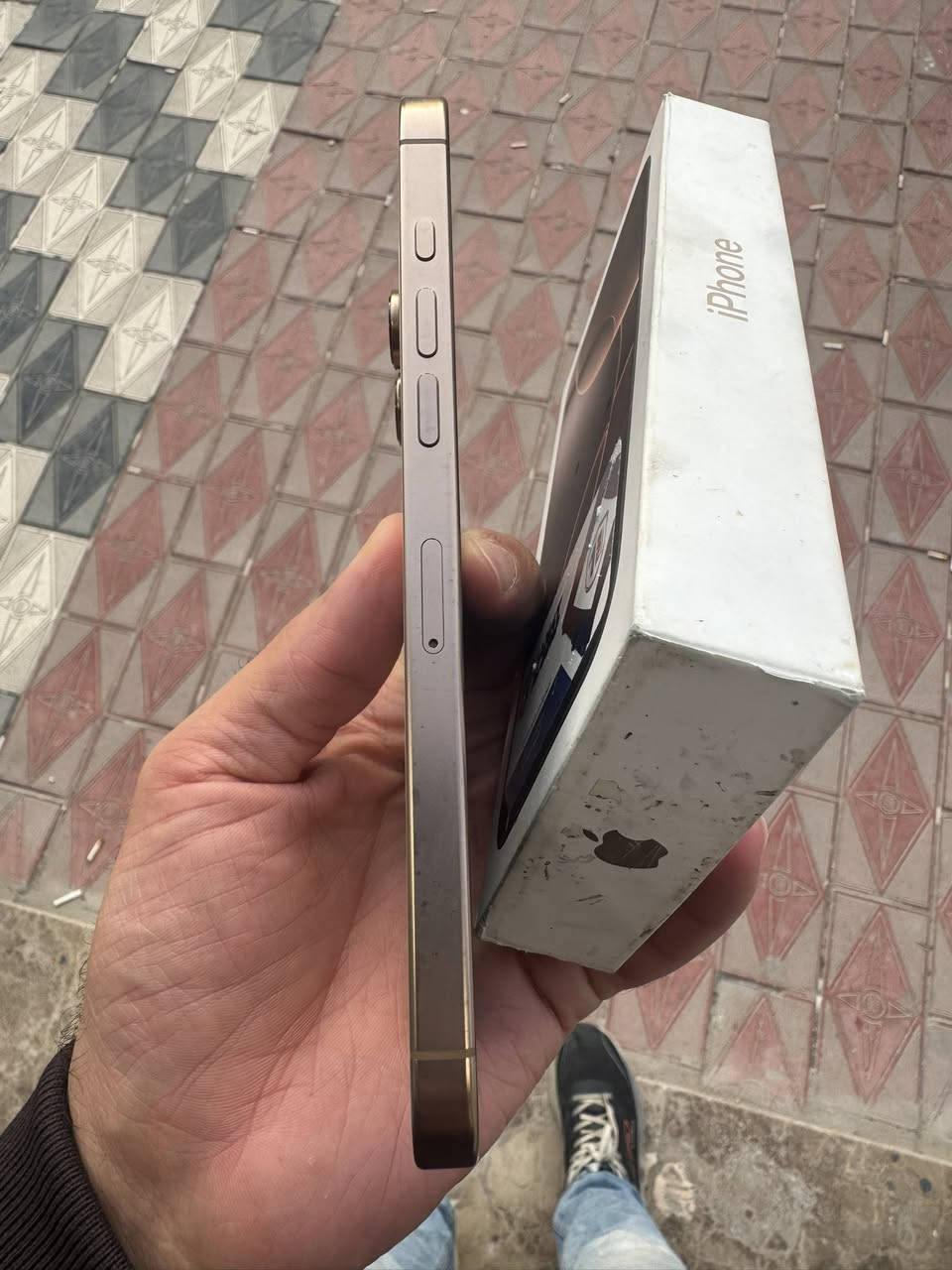 سلام عليكم
ايفون 16 برو ماكس 
دبل شريحة
ذاكرة 256
بطارية 98
السعر 1375
مكاني النجف ***********
