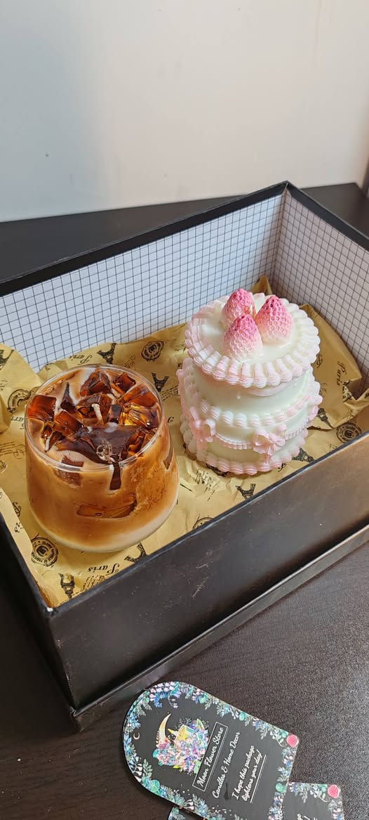 صنعت بكل حب من مواد طبيعية عضوية غير ضارة ولاتسبب اي تحسس صناعة يدوية وبكل احترافية وعطر يدوم وفوحان رائع


**إذا كنت صاحب هذا الإعلان وتريد حذفه لأي سبب، رجاءا أرسل رسالة إلى الدعم الفني**