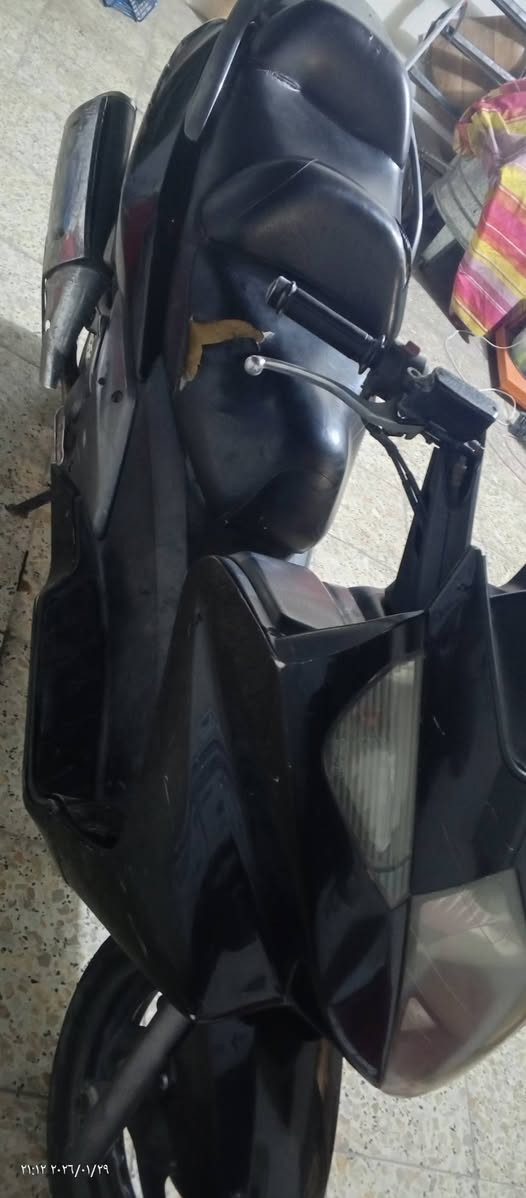 سلام عليكم سلفر 400 كلهة شغالة ماناقصهة شي بيهة صوت بل كور. ابيع على هل وضع. سعرهة. 750 او ببهة مجال ماني دورة رقمي ***********
