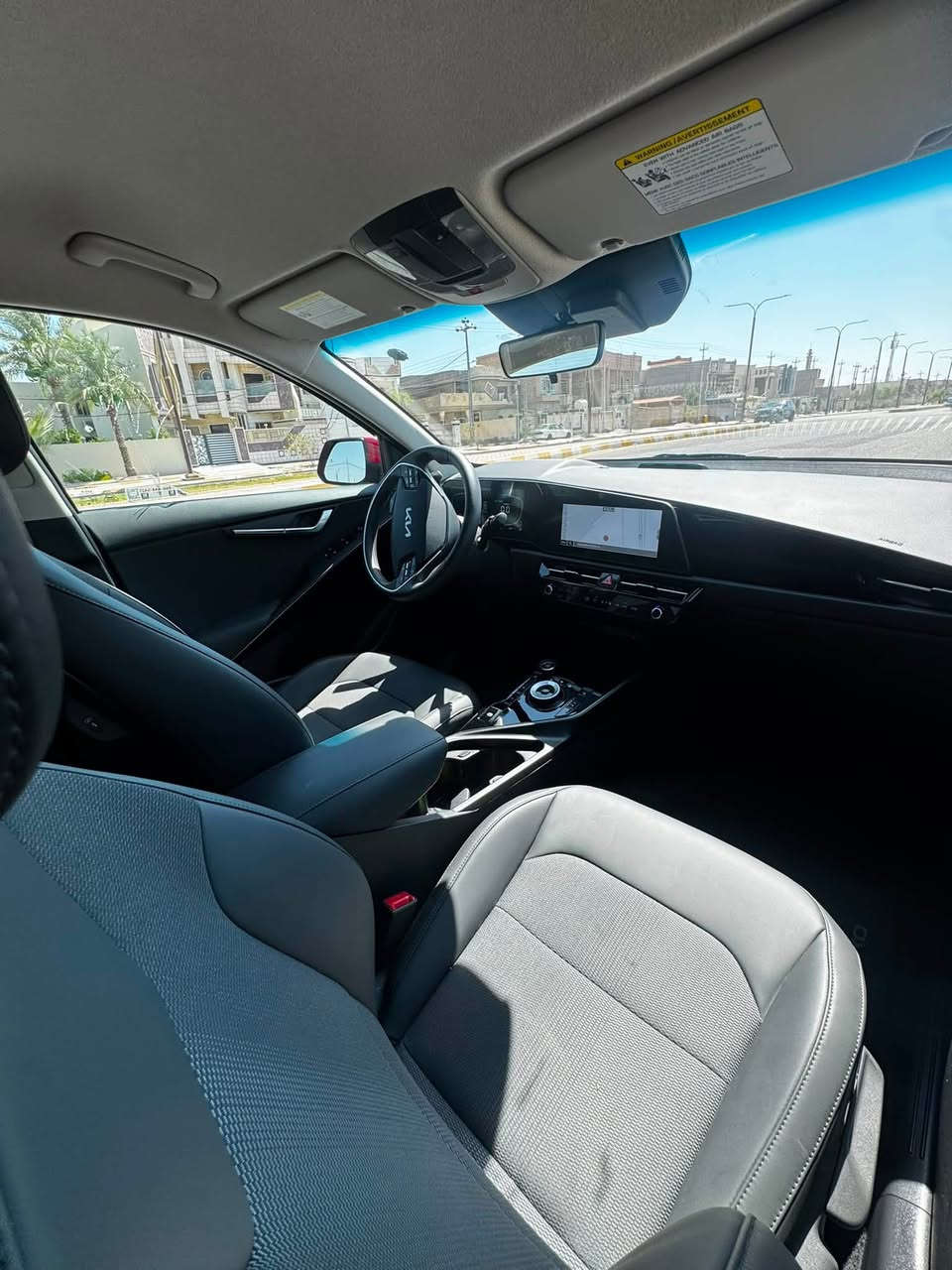 السلام عليكم
للبيع كيا نيرو 2025 بلكن plug-in ( هايبرد-شحن منزلي- بانزين) مواصفات EX فووول عدا الفتحة دخول جديد وارد امريكي رقم  ب اسمي ، المواصفات: 
بصمة، كشنات جلد وكهرباء
تدفئة مقاعد و مقود 
كير ماوس 
تشغيل عن بعد 
حساسات جانبية ، خلفية وامامية 
مرايا جانبية كهرباء + اشارة 
سايد بريك دكمة 
شفتات خلف المقود + فول تحكم من خلال المقود
شاشة متصلة لمس تدعم الاتصال والبلوتوث 
وباقي المواصفات المعروفة 
العداد الحالي: 5 ميل 
الضرر : تبديل جاملغ امامي عكس السائق اصلي تفصيخ نفس اللون موضحة في الصور ( شاصي ولغد مكفول) 
 : السيارة بدون قطرة صبغ نضيفة جداً 
العنوان : 
السعر ( 165) قابل للتفاوض 
للاستفسار : ***********
