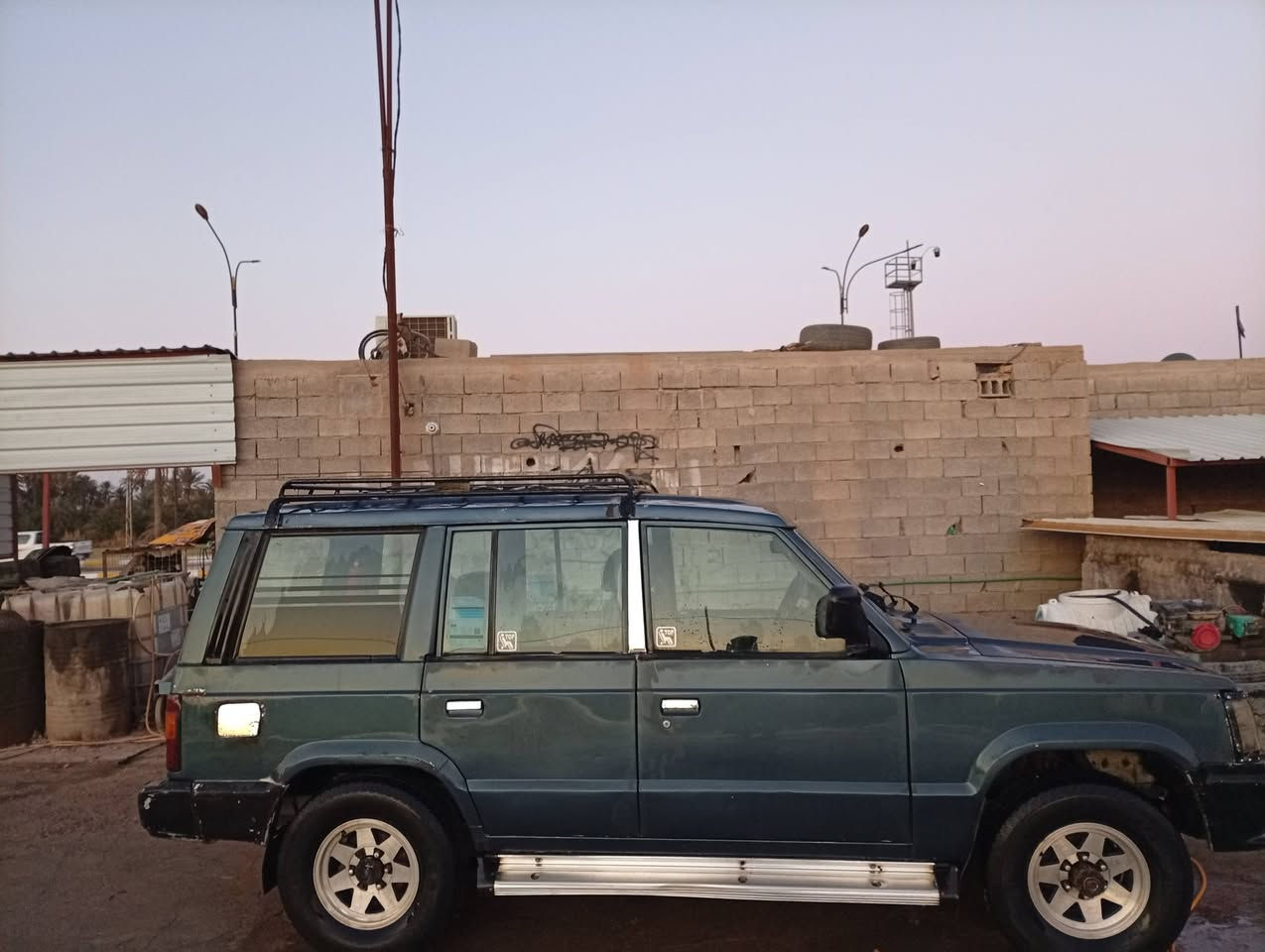 السلام عليكم
ازوزه ياباني كير ومحرك بطه سيارة جاهز
موديل 92 رقم بغداد تحويل مباشر 
السعر 35وبيها مجال العنوان واسط كوت
رقم الجوال ***********
