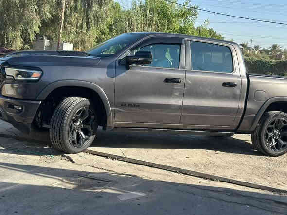 دوج رام لمتد 2023 ( لون مميز )

العداد ( 36.000 km )
رقم بغداد 

‏‎المحرك : V8 5.7L . تو ويل 
‏‎المواصفات لمتد  : 1/1 البانوراما  
جكات كشنات امامية خلفية تدفئة تبريد فول الفول معروفة مواصفات لمتد 

السيارة : مغلفة ppf بلكامل 
الضرر : ضربه بلدعاميه الخلفيه و الامامية
 بدون ايرباك 

بيع فقط

للاستفسار الاتصال على 

***********واتساب او اتصال فقط 

سعرها : 430 ورقة  
اربع شدات وثلاثون  ورقه
مكان السيارة :بغداد الغزاليه 

السيارة جدا مميزة وجميلة وبالعافية عل ياخذها ♥️
