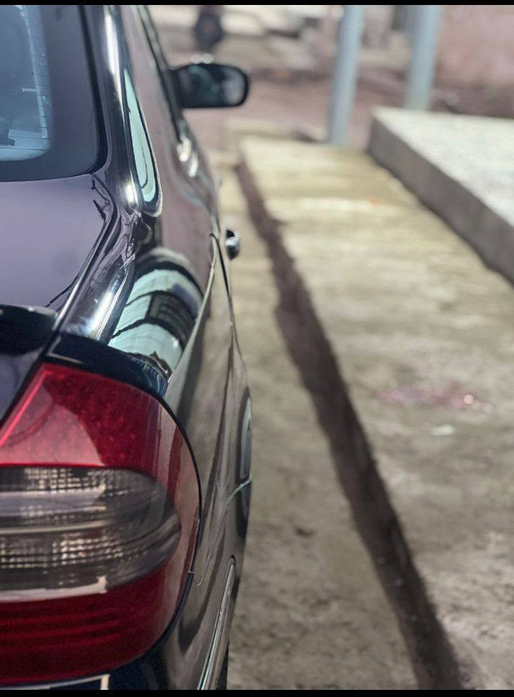 سلام عليكم مارسدس 211 السياره فول مواصفات مكفولا من ضربه موديل 2003  محرك 6سلندر رقم  السياره سليمانيه موقع السياره بغداد شعب الاستفسار علا رقم علا واتساب ***********
