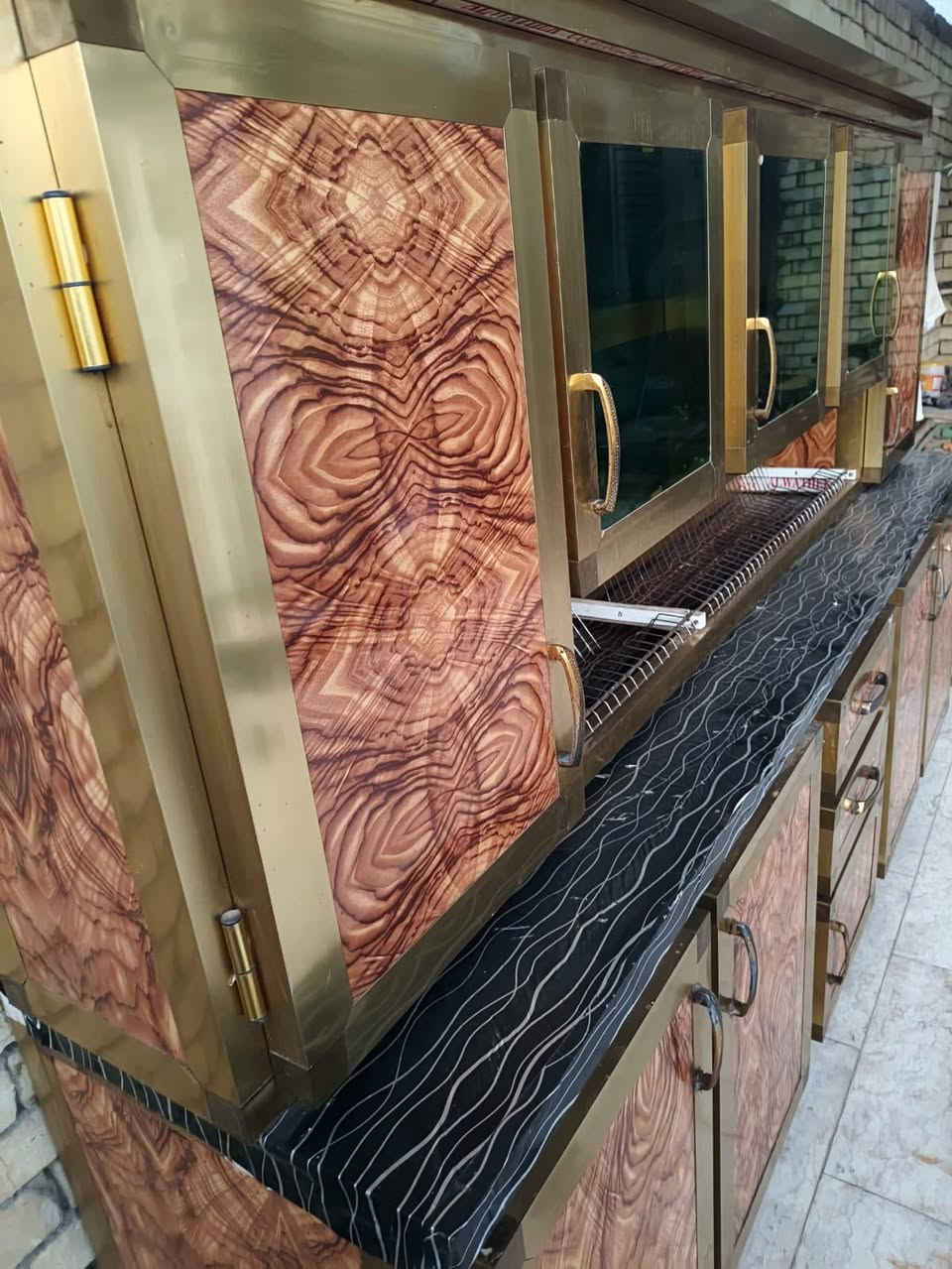 معرض كاونتر طابقين اصلي نظافته مثل ما موضح بالصور فقط السنگ مالته شوي متأكل بسعر مناسب جداً احسن من الصيني الباغة السعر 450  وبيه مجال بسيط للاستفسار اكثر ***********
@الكل
