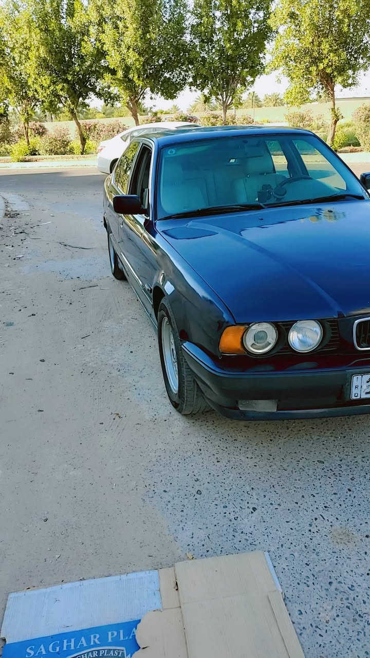 السلام عليكم BMW 1991
 مكينة مسكر تك فانوس حاوية قبل سبوع شادهة 
السيارة صبغ عام بدون حادث 
رقم بغداد سنويه وهزة جديد بسمي 
تخم تاير جديد صدرامامي جديد 
باتري جديد ادامة منضومة وقود كاملة
مروحة كهرباء تبريد شغال 
كهربائيات كلها شغاله 
السعر 58 وبيها مجال 
مكان السيارة بغداد ***********
