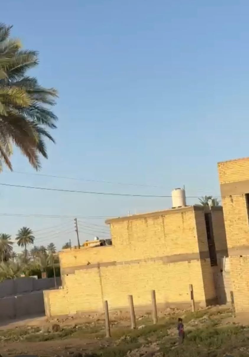 السلام عليكم ورحمة الله وبركاته قطعة أرض للبيع مساحتها 56 متر واجهتها 4 والنزال 16 الأمين الثانية السدة الثانية قرب السيطرة  بصف مدرسة الدرة الأهلية جنس الأرض 25 طابو زراعي سعرها 13 وبيها مجال والله المية متر ب25 عارضيها بس مستعجل على البيعة بسبب الظروف التواصل على رقم الهاتف ***********
