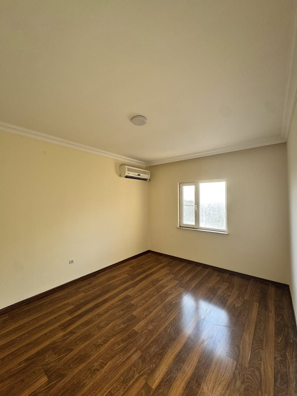 ‼️ افروستي - Avrocity ‼️
⁨
🏢 شقة فارغة للبيع في أرقى مجمع سكني بدهوك

✨ افروستي – Avrocity

🔹 نوع - B سويد
🔹 جنوب غرب 
🔹 مساحة - ١٨٦ م
🔹طابق 9 

💰 الدفع : ✔️ كاش

📞 للاستفسار و التفاصيل :
مكتب VIP دهوك للعقارات

📱 ***********
📱 ***********

💬 أو تواصل معنا على الخاص أو عبر الواتس أب

📌 فرصتك للسكن أو الاستثمار لا تعوّض!
#avrocity #fyp #explore #duhok #دهوك
