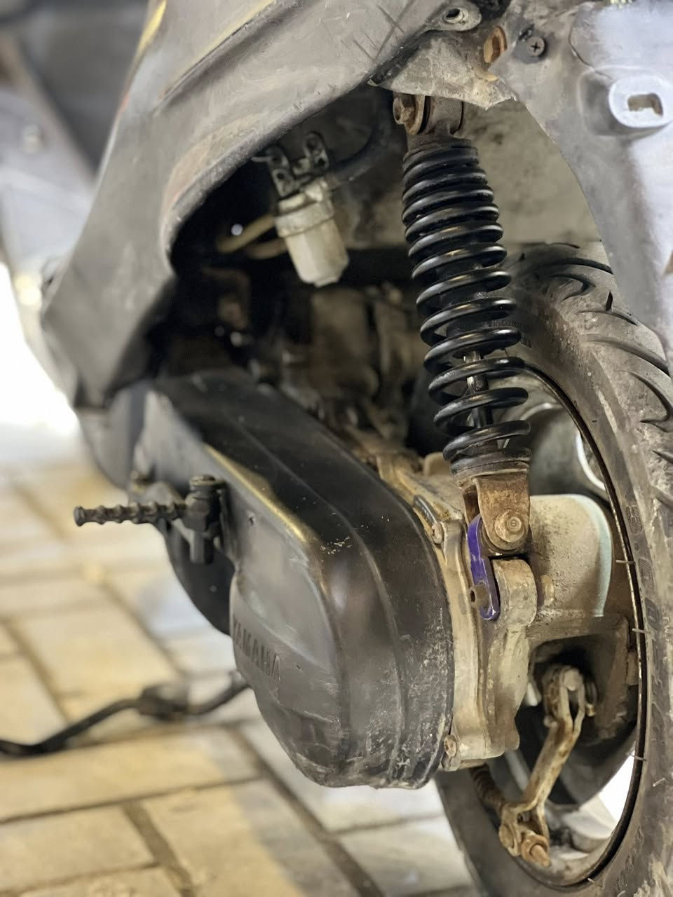 دراجة ياماها تسع زروف
‏
‏الدراجة نضيفة وجديدة بجيس، استخدام كلش قليل، مال وكيل وما صارلهة هواي طالعة.
‏المكينة ما مفتوحة، والكابريتة بلاد، كلشي بيهة بلاد وعلى هيئة الوكالة.
‏المكينة صوتهة كلش ناعم 
‏
‏الكهربائيات كلهة شغالة:
‏سلف – أشاير – لايتات
‏بريك ورة وبريك كدام كلهن شغالين تمام.
‏
‏
‏التايرات جدد.
‏الدراجة ما تحتاج شي وجاهزة.
‏
‏السعر 275 نهايتهة، ما بيهة أي مجال رجائن.
‏اقرة الوصف زين، إذا عجبتك الدراجة وعجبك السعر تتصل علي وكل الهلا بيك.
‏
‏ المكان: البصرة الجزائر
‏ ***********
