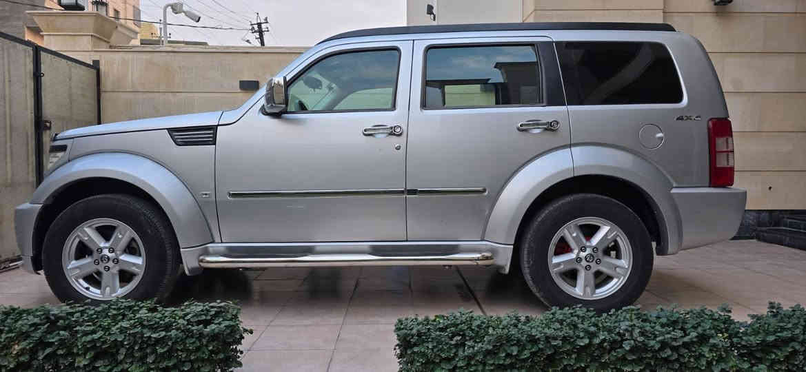 السلام عليكم
دوج نترو 2011 للبيع
السيارة خليجية مكفولة 
بدون صبغ بدون تبديل بدون بارد
فول مواصفات للاخير￼
فتحة سقف  
فور ويل

مكان بغداد المنصور
***********
***********
