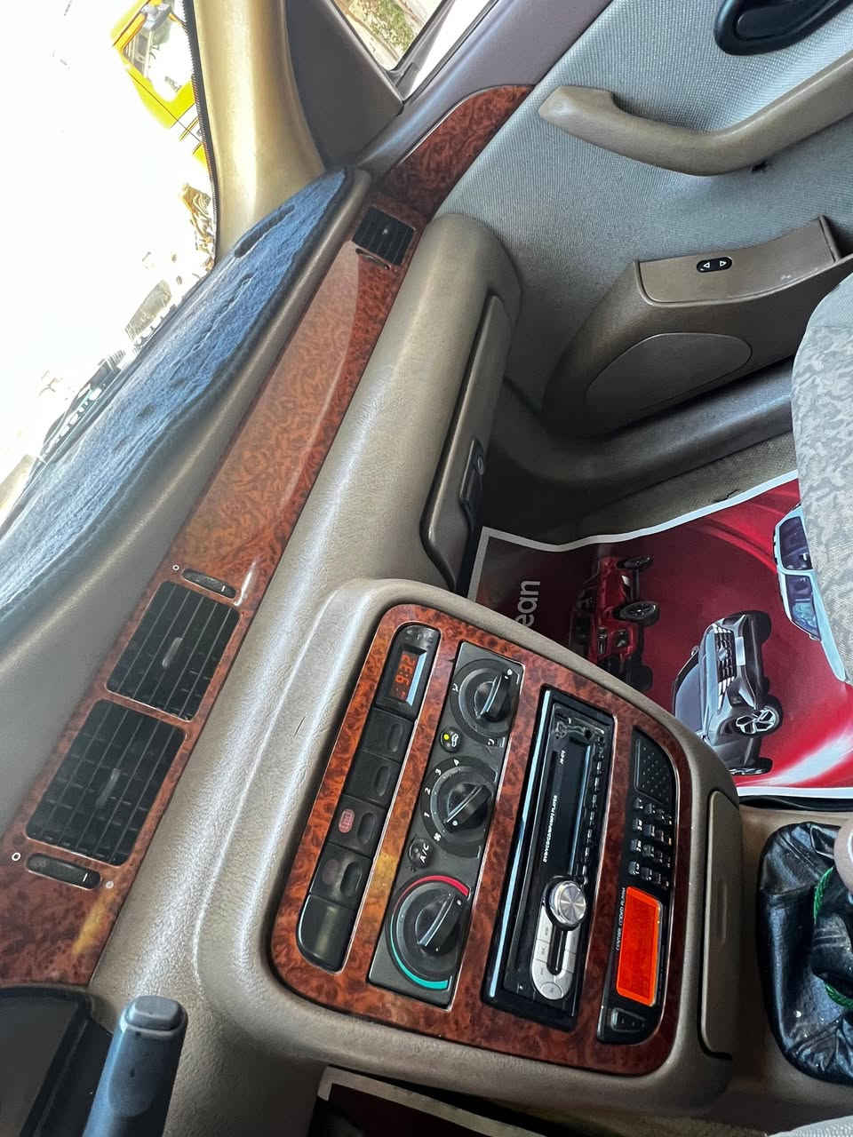 السلام عليكم سمند موديل ٢٠١٢ السياره بلاديه كلهه ونضيفه جداا كير ومحرك وحداديه امامي وخلفي كله جديد تبريد ثلج كهربائيات كلهه شغاله دواخلهه عله وضع الشركه السياره جاهزه ومابيه اي نقص بأسمي ارقام وهزه جديده السعر ٥٠ وبيه مجال قليل الشراي يتصل أو يجي واني بالخدمه مااكطع سعر بالتليفون *********** السياره جديده حته دوساتهه بلاديه
