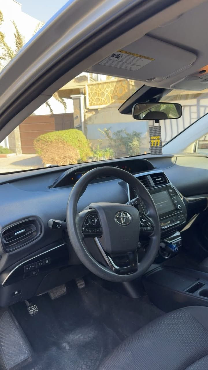 سلام عليكم 
تويوتا بريوس العلامه الزرقه
موديل:2021
المواصفات: فول مواصفات
حساسات امامية وخلفية
نظام التحذير من الاصطدام المسبق مع كشف المشاة.
نظام تنبيه مغادرة المسار مع مساعدة التوجيه.
مثبت السرعة الراداري الديناميكي (Adaptive Cruise Control).
الإضاءة العالية التلقائية (Automatic High Beams).
شاشة عرض على الزجاج الأمامي (Head-up Display).
نظام الركن الذكي المساعد.
خاصية التسخين للمقاعد الأمامية وعجلة القيادة
دفع أمامي
للاستفسار عن السعر رقم الهاتف:*********** بغداد, العراق
