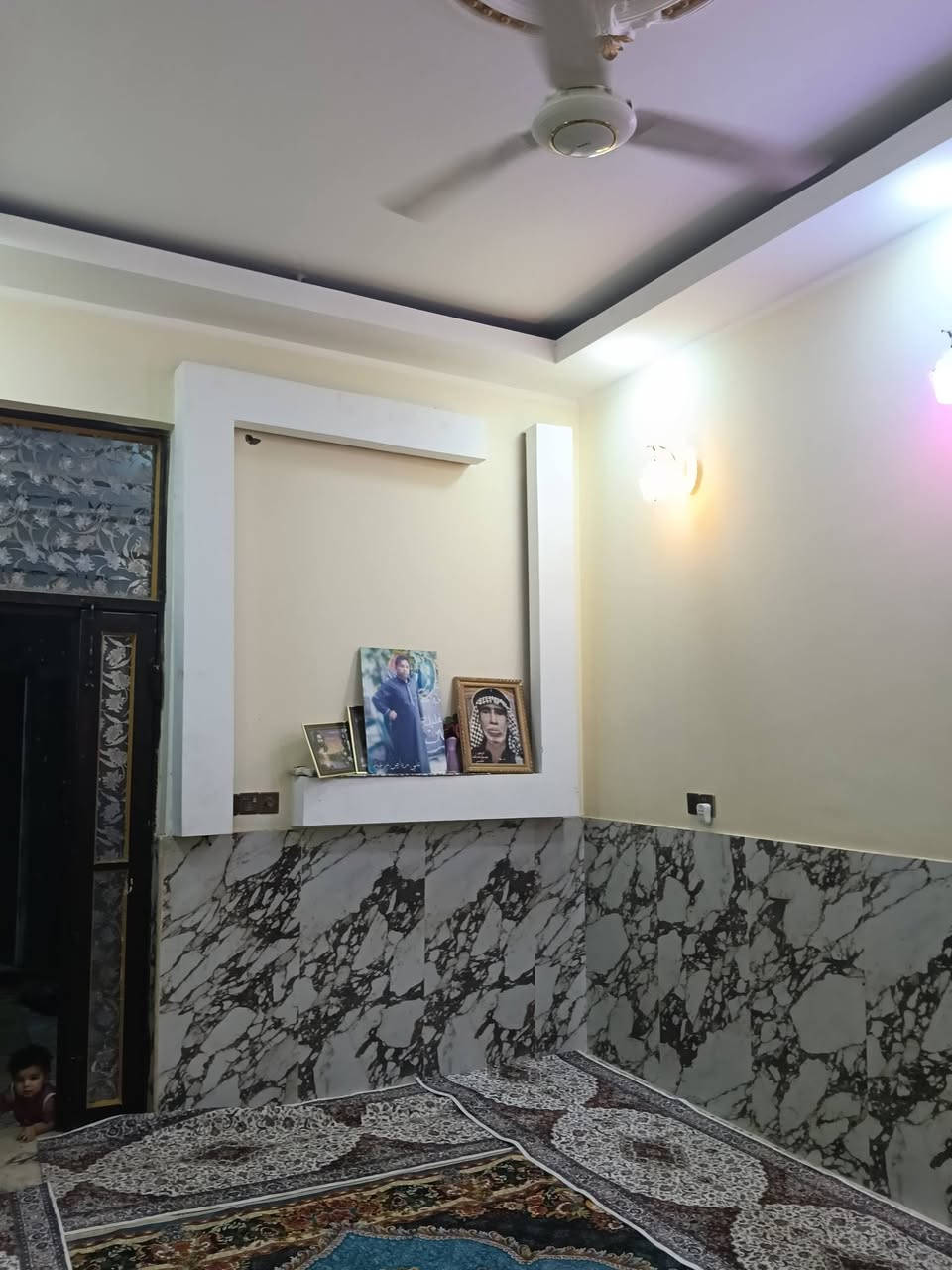 بيت البيع مساحه 100 متر بناء 3طوابق مطلوب سكان احي اريدو قرب سوك رقم موبايل  ‏‪0788 433 5135‬‏
