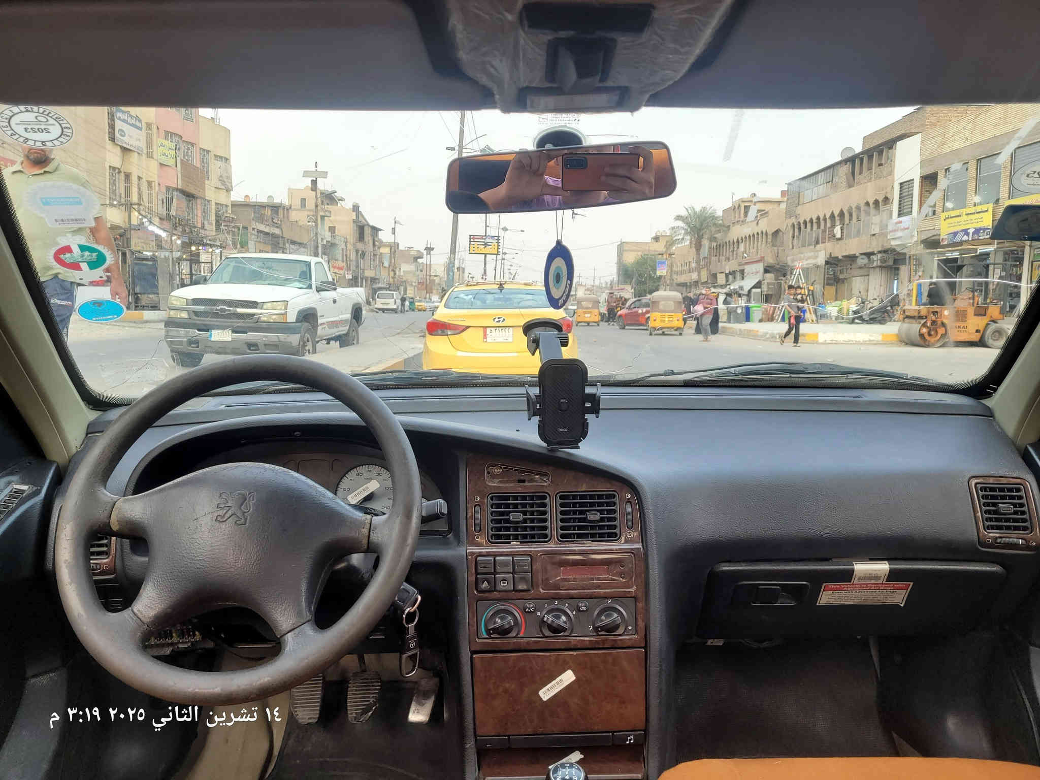 السلام عليكم سياره بيجو بارص موديل 2015 السياره جهازه شغل وطلع بيها ضربه بالجاملغ الامامي على كد شبرين وطخه بالصندوك والباقي كفاله مكاني بغداد مدينة الصدر موجد اتصال فقد *********** السعر 51$
